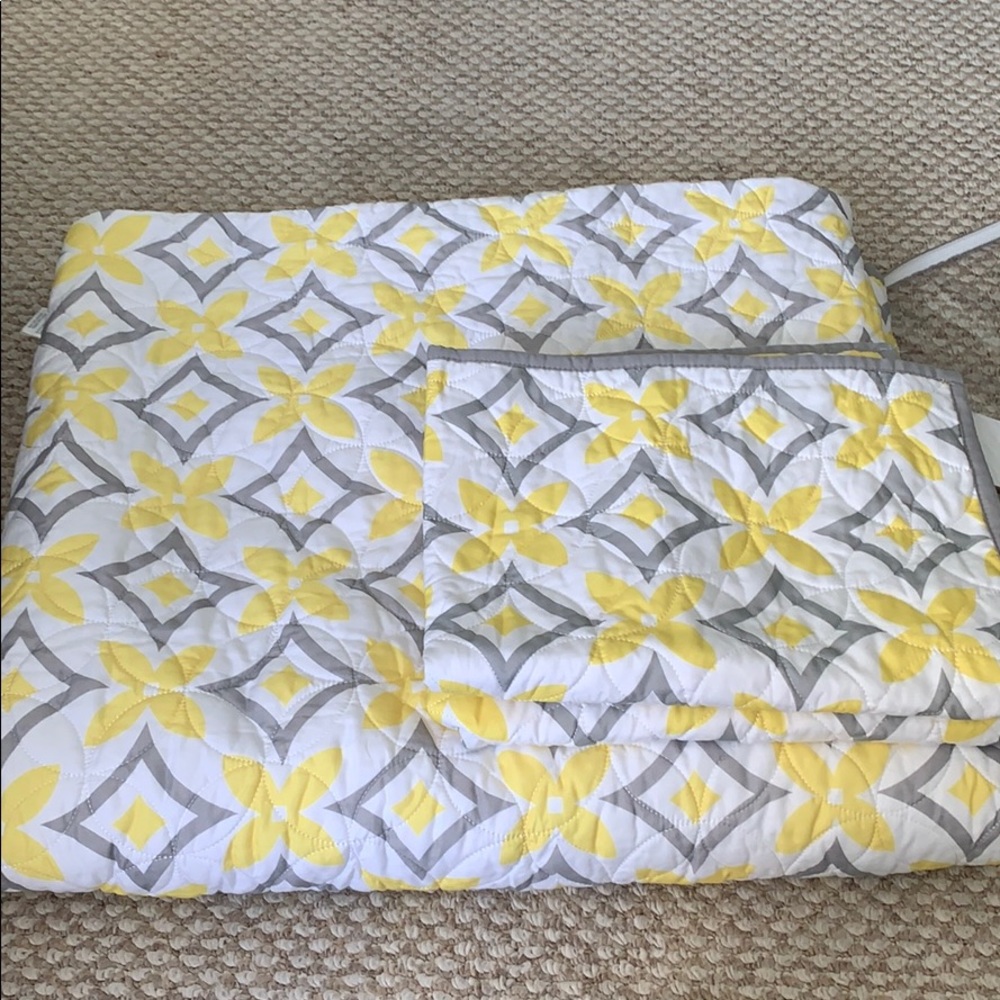 Queen size quilt with shames